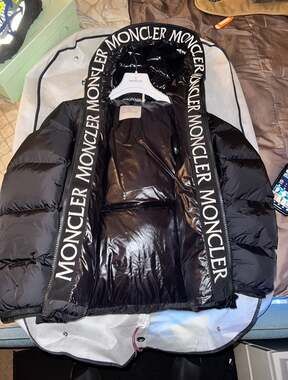 Moncler Montcla Short Down Jacket Puffer Black